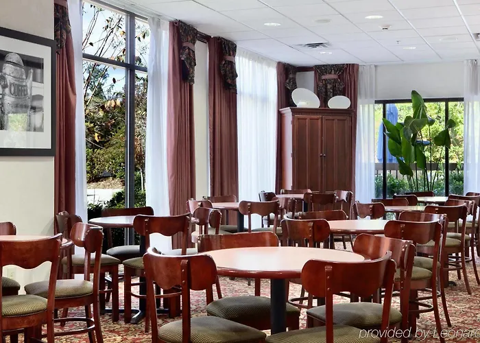 Hotel Hampton Tallahassee-central 3*